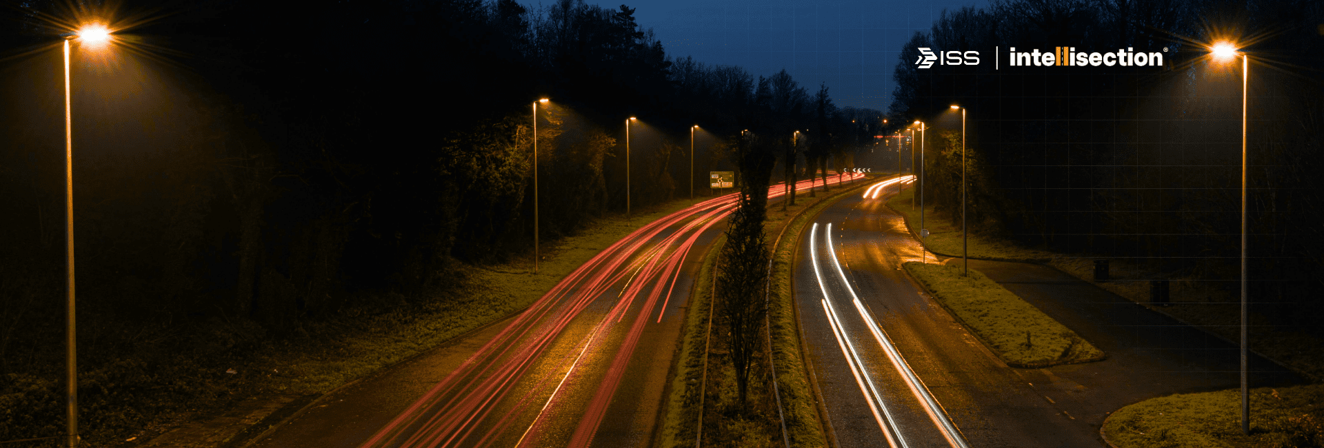 Autopista de noche monitoreada con Intellisection®