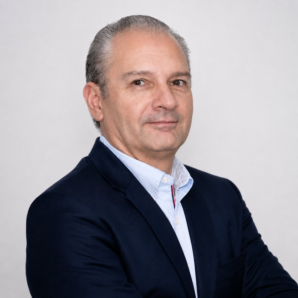 Monitoreo y análisis con video inteligente, sensores IA y plataforma de seguridad para protección empresarial. Gestión de video y análisis automatizado para prevención de incidentes. Nuestro Equipo. Image link